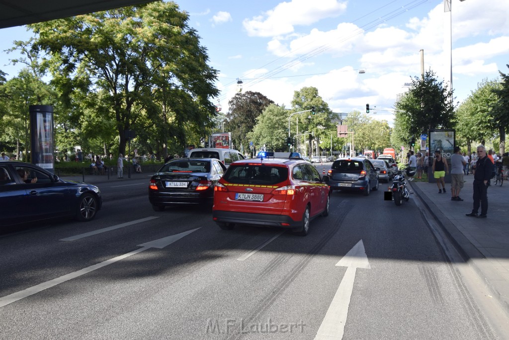 Koelner Seilbahn Gondel blieb haengen Koeln Linksrheinisch P376.JPG - Miklos Laubert